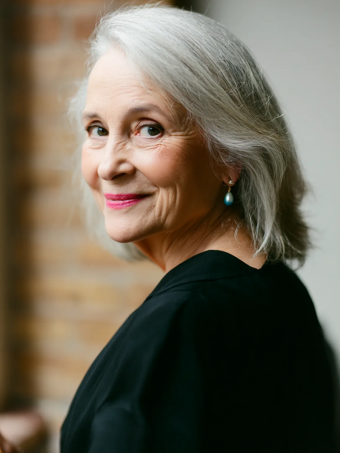 Shoulder-Length Classic Silver Grey Straight Bob